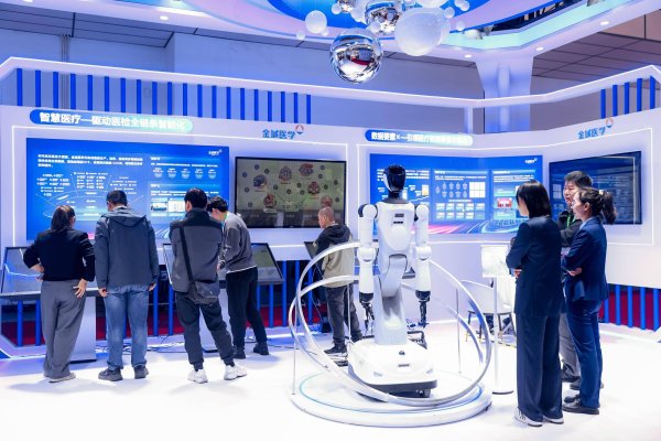 亚投金融 金域医学“数智员工”首次集体亮相，可满足医疗机构多场景需求